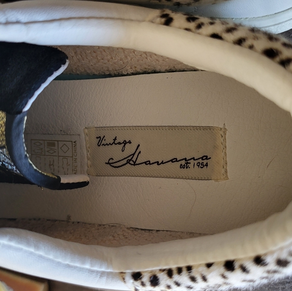Vintage Havana White and Silver Star Sneakers - Picture 13 of 16